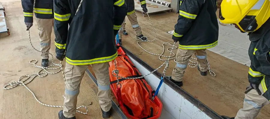 Rope-assisted casualty rescue drill